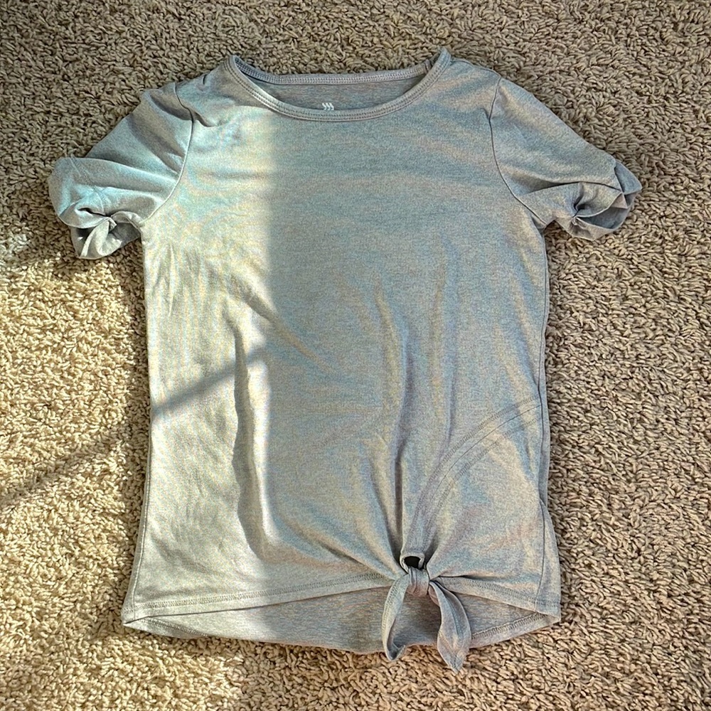 Girls gray shirt with tie at the end